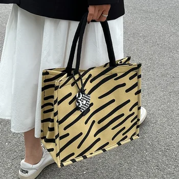 Высококачественная сумка большой емкости женская 2023 новая модная корейская версия пригородной сумки студенческая сумка-тоут на одно плечо в классе