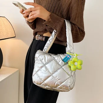 Женская пухлая сумка-тоут из искусственной кожи, стеганая сумка с верхней ручкой, широкий ремень, большая вместительная легкая сумка с напуском и подвеской