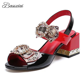 Женские летние сандалии со змеевидными бабочками, украшенные бриллиантами, квадратный каблук, ремешок на щиколотке, Разноцветная женская обувь для вечеринок